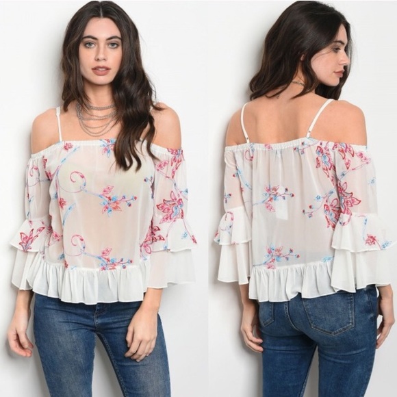 Tops - 🌺 Beautiful sheer Cold Shoulder Top NEW